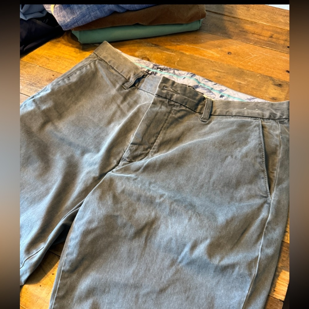 Tommy Bahama 34x30 grey